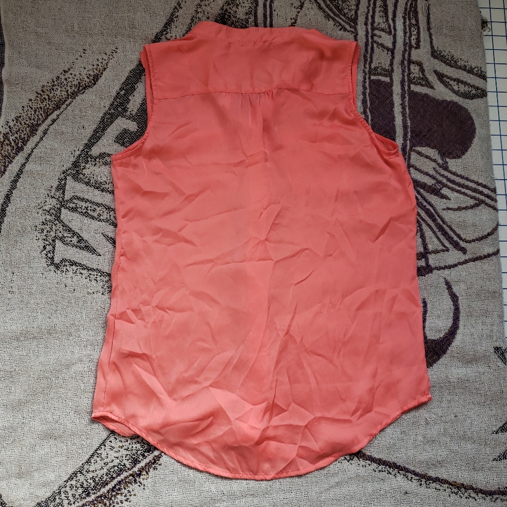 Kenar NWT Peach Satin Sleeveless Button Down Blouse Size S - Picture 2 of 4